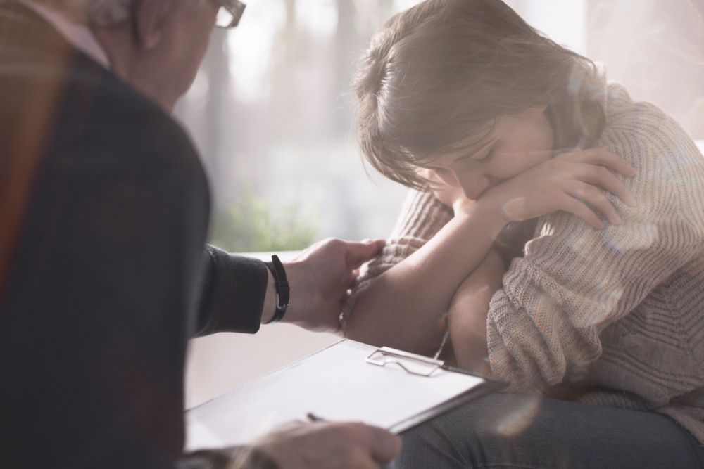 depressed woman finally want to a therapist