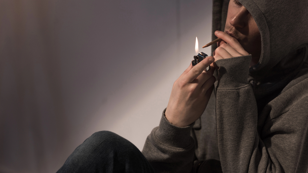 man smoking viscodin