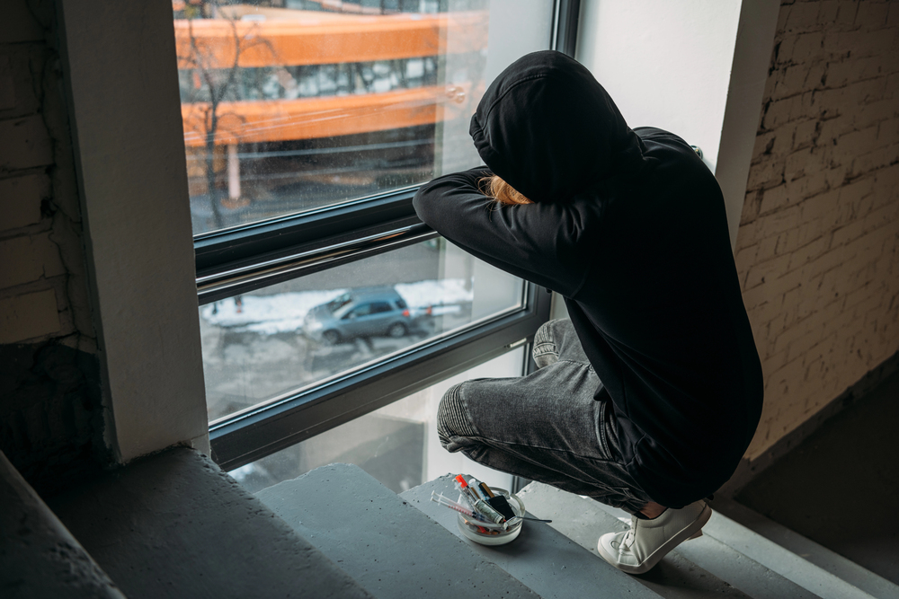 man showing addictive behaviors